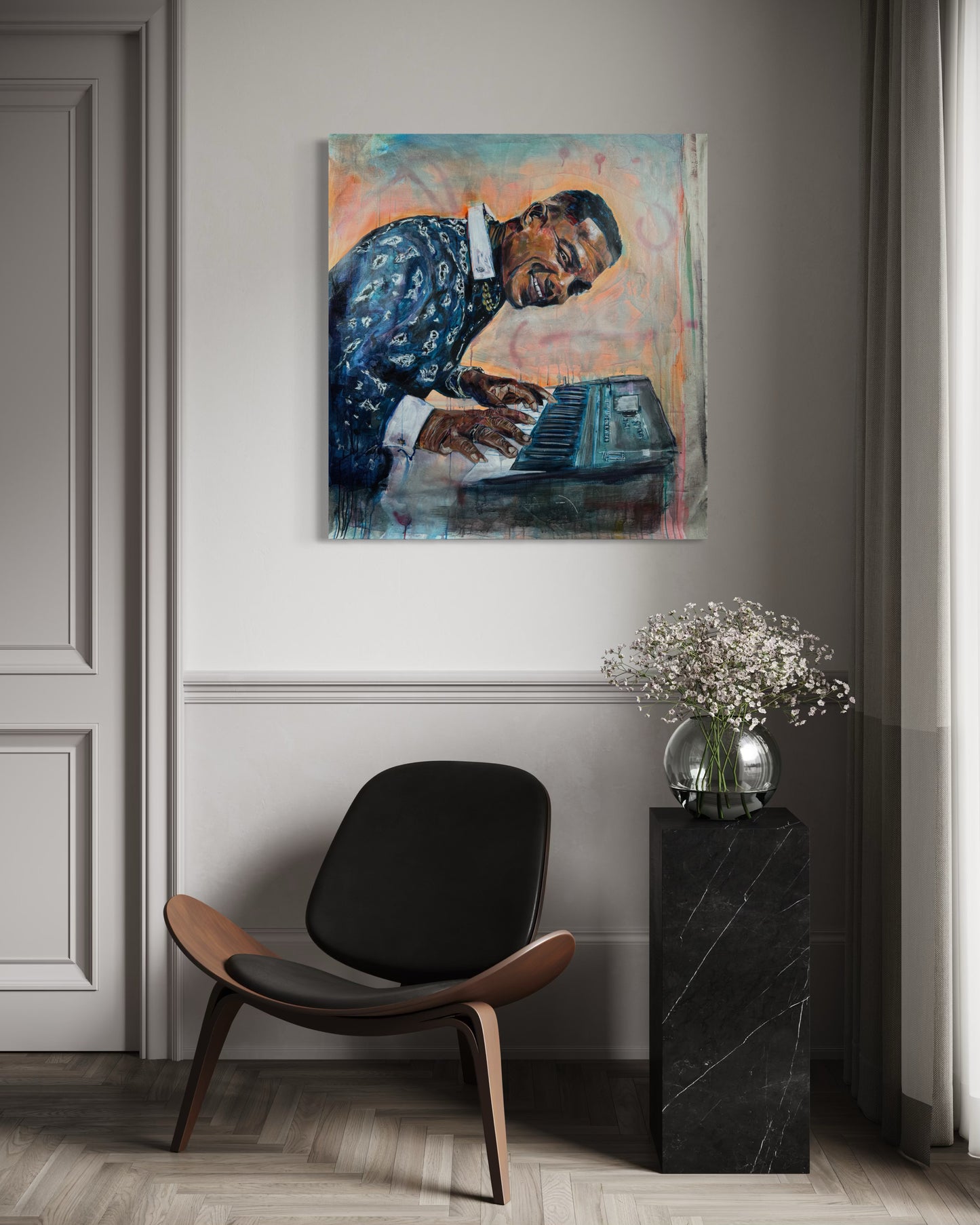 Manolito y su Trabuco in corner with chair and decorative vase